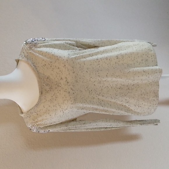 Eyeshadow long sleeve with beadwork on the shoulders - Picture 2 of 3